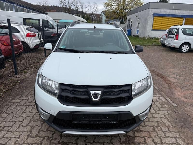 Gebraucht Dacia Sandero Stepway 90 PS (66 kW) 2014 Weiß Limousine