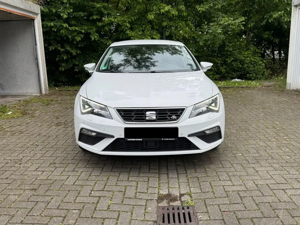 Używany Seat Leon FR 150 KM (110 kW) 2018 Biały Sedan/Limuzyna