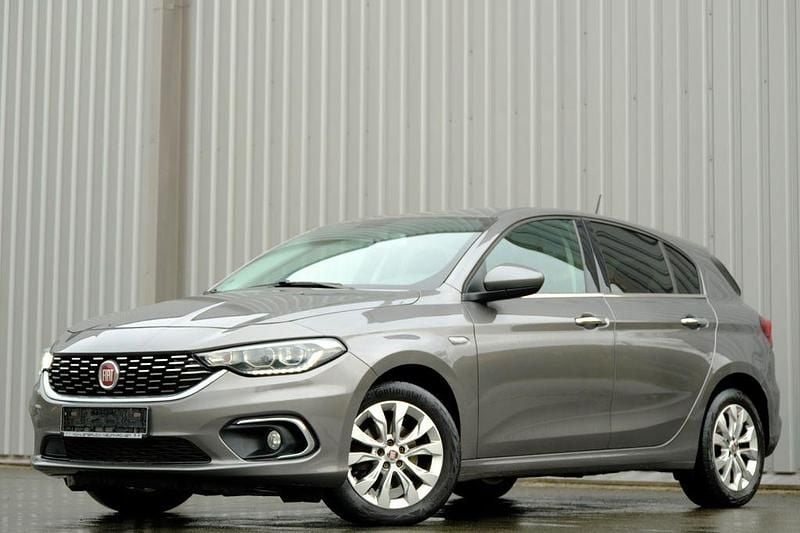 Grau Gebraucht 2019 Fiat Tipo Lounge Limousine | 10.580 € (Fairer Preis) - Bild 1/4