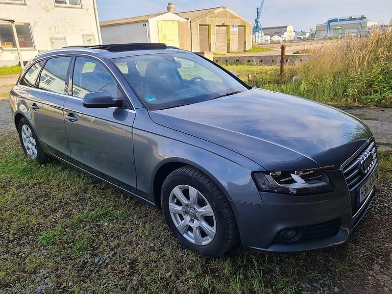 Grau Gebraucht 2011 Audi A4 Kombi | 8.400 € (Etwas zu teuer) - Bild 1/4