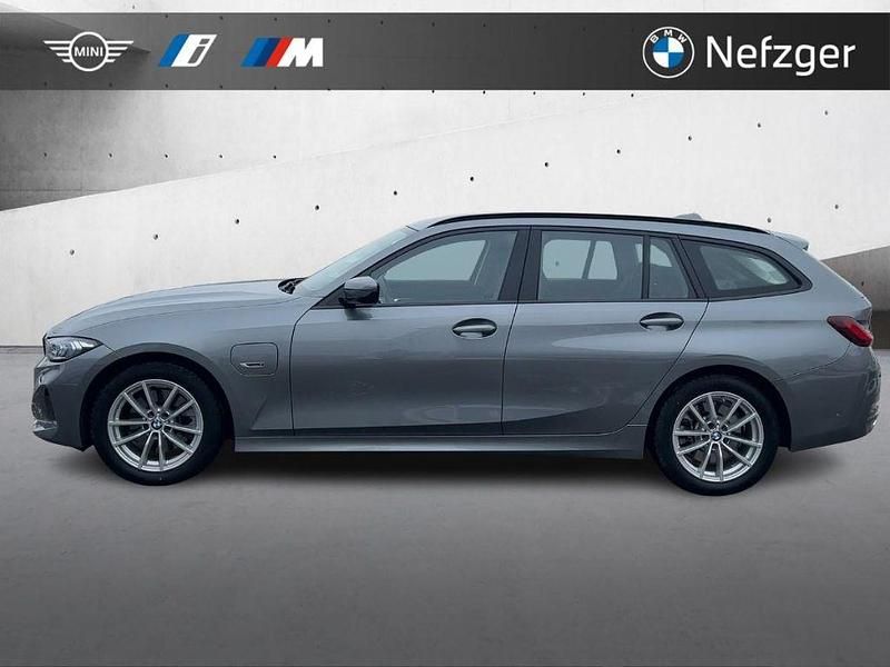 Gebraucht BMW 330e 292 PS (214 kW) 2022 Skyscraper grau metallic Kombi