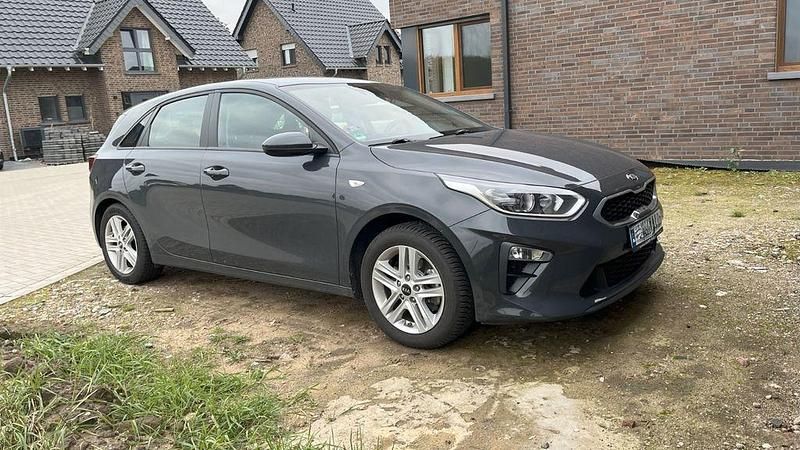 Schwarz Gebraucht 2019 Kia Ceed Kleinwagen | 13.500 € (Teuer) - Bild 1/4