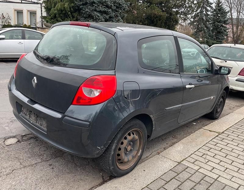Gebraucht Renault Clio II 75 PS (55 kW) 2007 Grau Kleinwagen