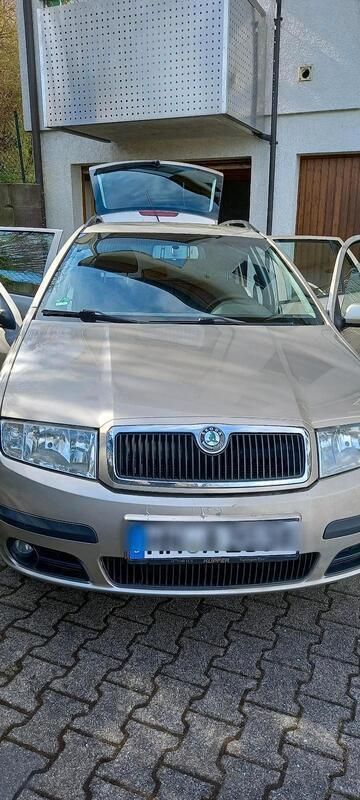 Gold Gebraucht 2004 Skoda Fabia Kombi | 1.399 € - Bild 1/4