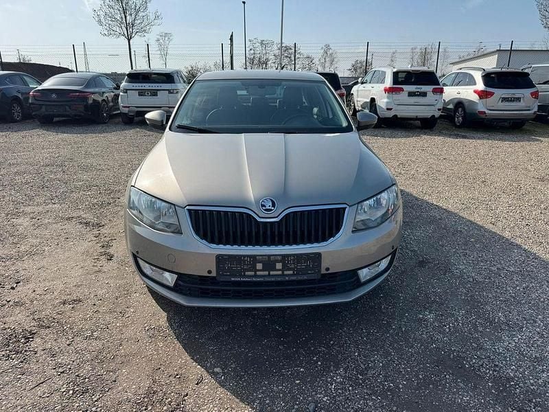 Gebraucht Skoda Octavia Elegance 179 PS (131 kW) 2015 Braun Kleinwagen