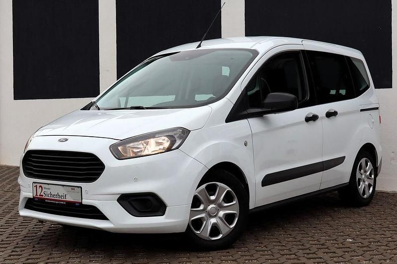 Weiß Gebraucht 2019 Ford Tourneo Courier Ambiente Van / Kleinbus | 8.600 € (Fairer Preis) - Bild 1/4