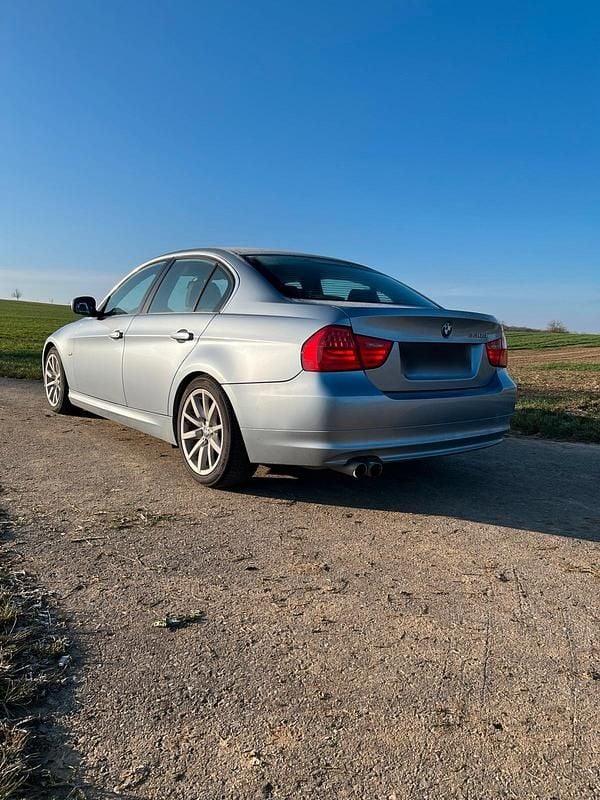 Gebraucht BMW 330 245 PS (180 kW) 2008 Blau Limousine