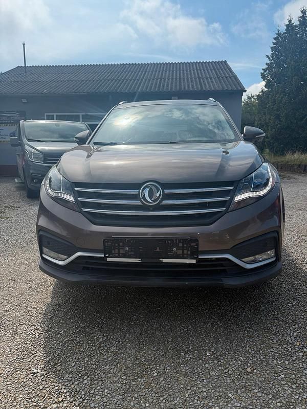 Gebraucht DFSK Glory 580 145 PS (106 kW) 2021 Braun SUV