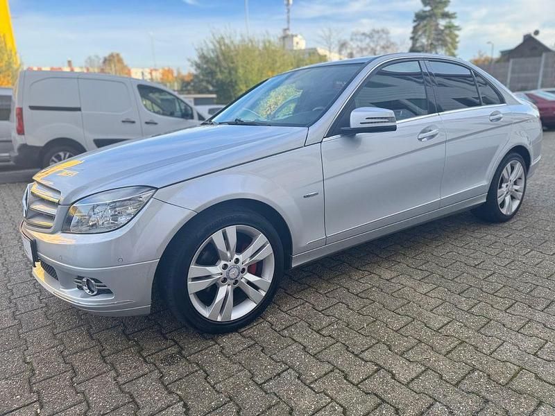 Silber Gebraucht 2010 Mercedes C200 Limousine | 5.999 € (Fairer Preis) - Bild 1/4