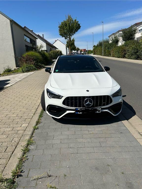 Weiß Gebraucht 2020 Mercedes CLA45 AMG Shooting Brake AMG Kombi | 41.800 € (Fairer Preis) - Bild 1/4