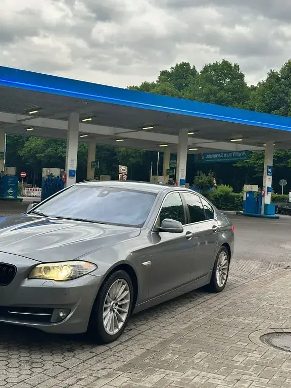 Używany BMW 530 258 KM (189 kW) 2012 Szary Sedan/Limuzyna