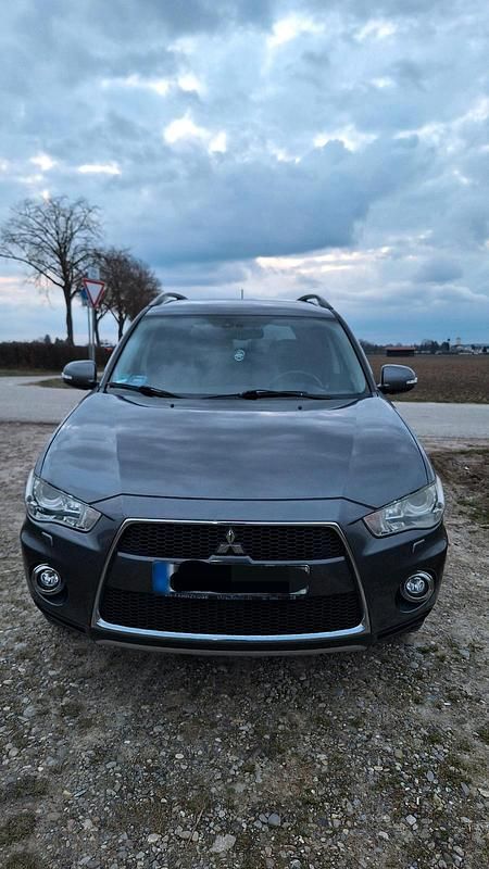 Gebraucht Mitsubishi Outlander 177 PS (130 kW) 2012 Grau SUV