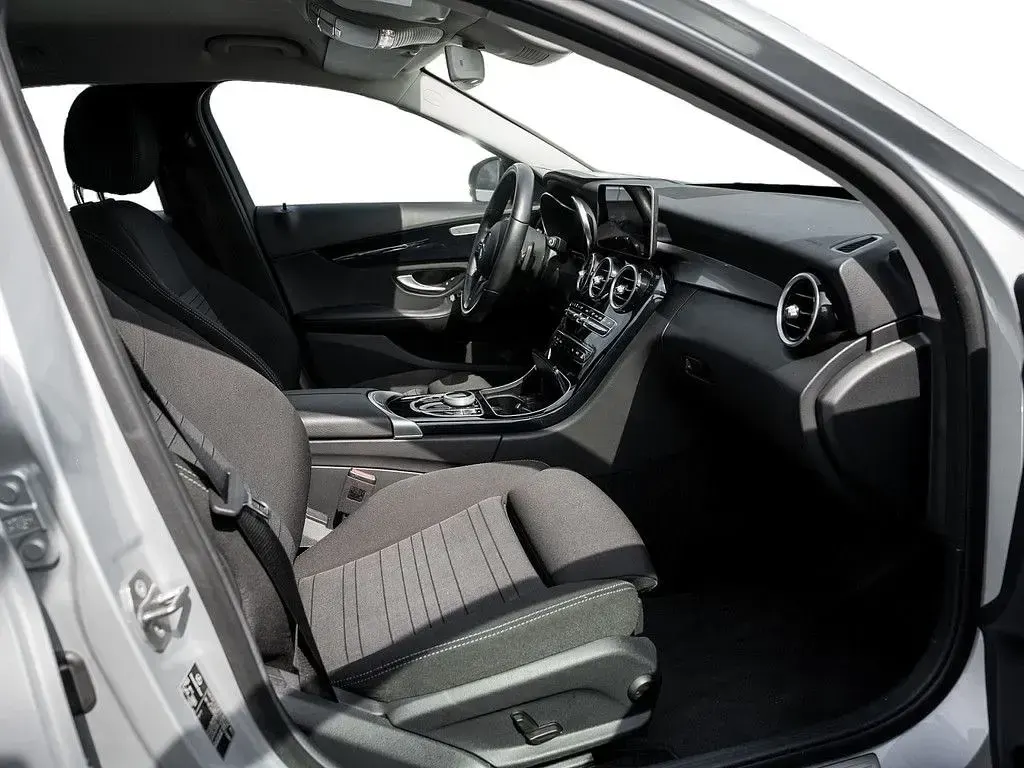 Gebraucht Mercedes C200 160 PS (117 kW) 2020 Silber Limousine