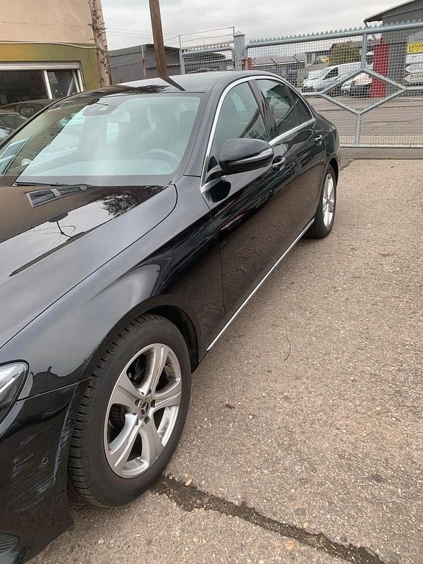 Gebraucht Mercedes E200 184 PS (135 kW) 2017 Schwarz Limousine