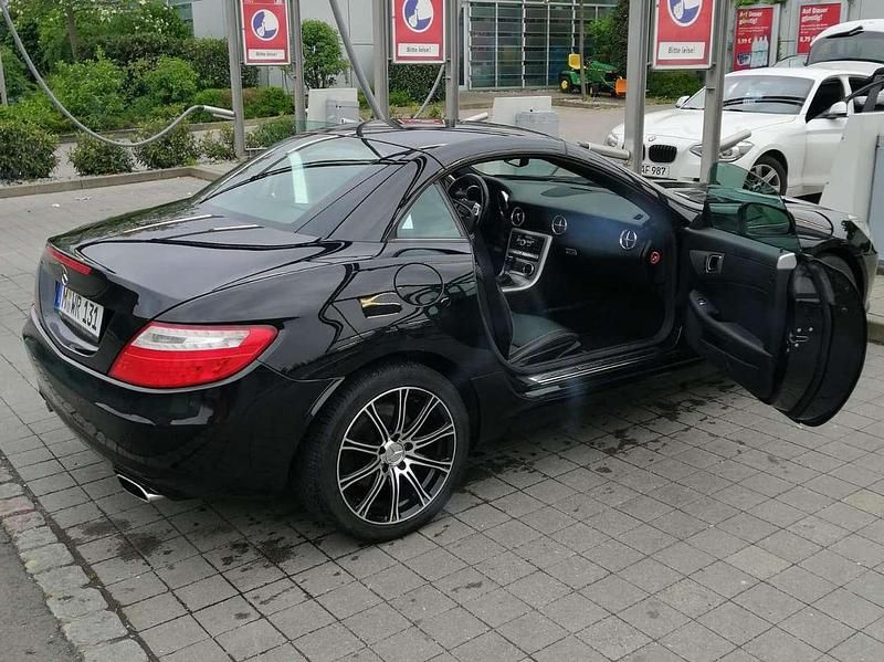 Gebraucht Mercedes SLK250 204 PS (150 kW) 2011 Schwarz Cabrio