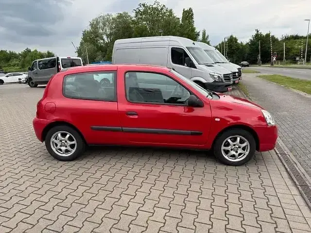 Gebraucht Renault Clio II Authentique 132 PS (97 kW) 2010 Rot