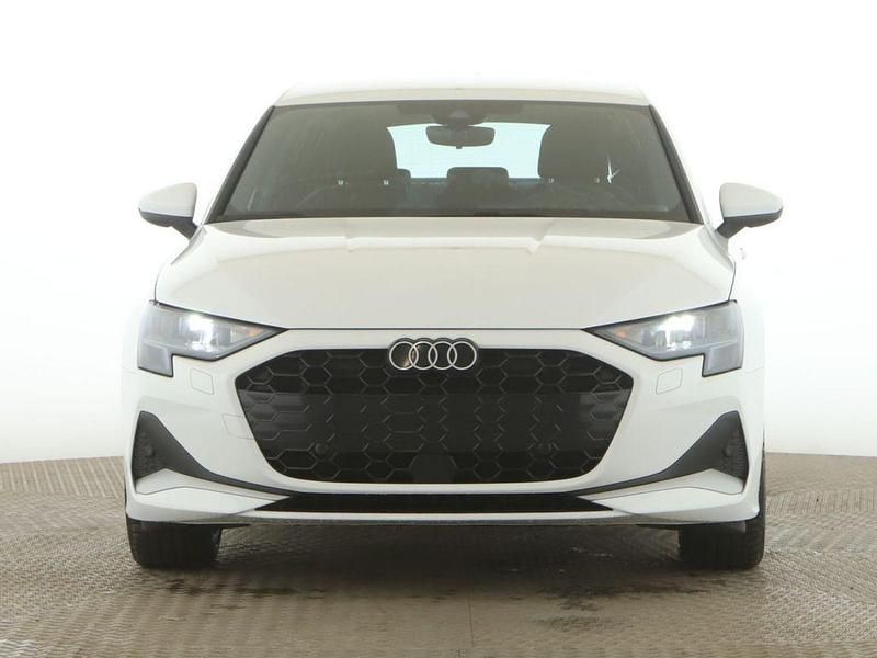 Gebraucht Audi A3 Advanced Plus 116 PS (85 kW) 2025 Arkonaweiß Limousine