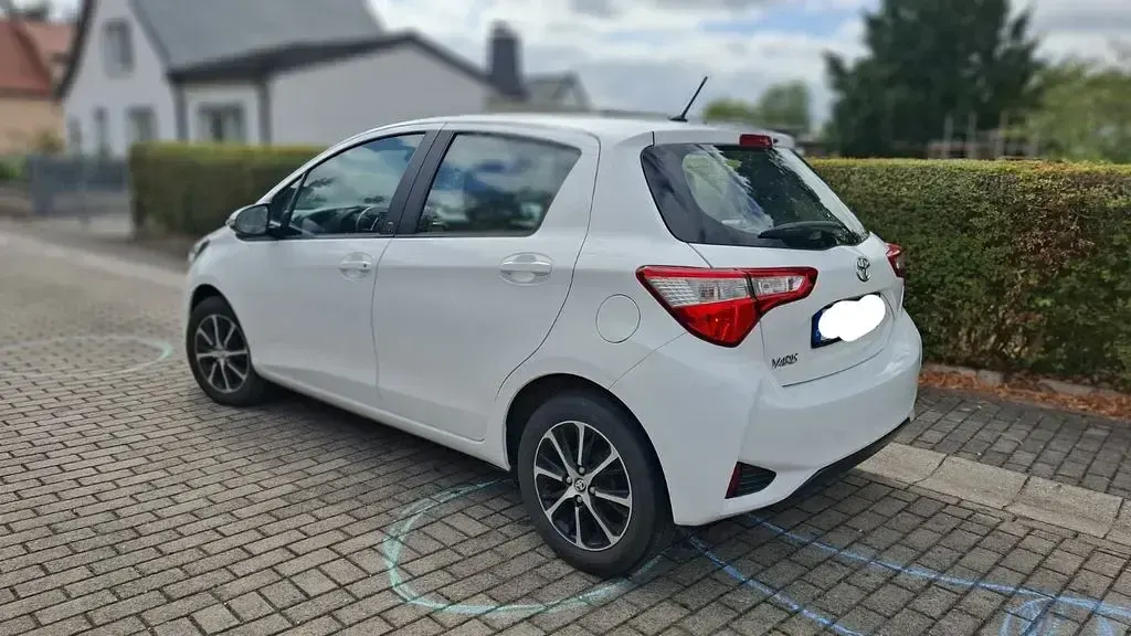 Gebraucht Toyota Yaris Team 111 PS (81 kW) 2018 Weiß Limousine