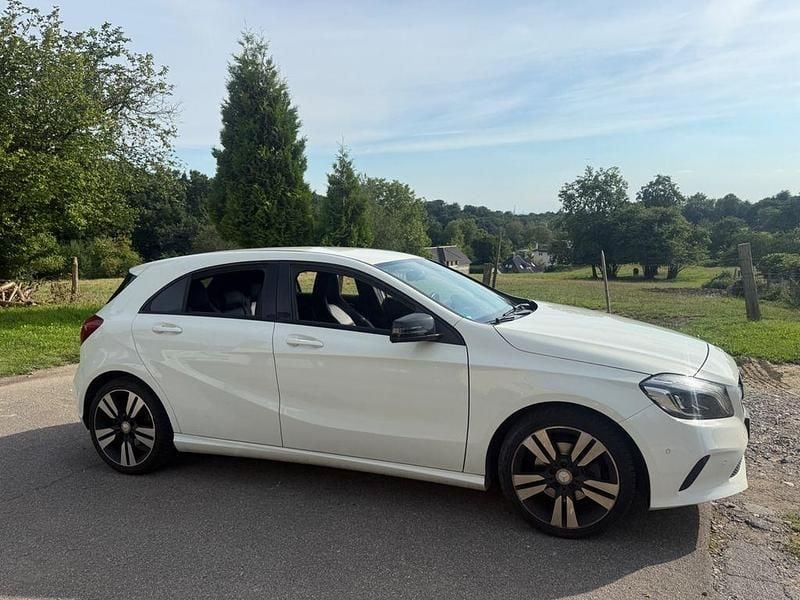 Weiß Gebraucht 2016 Mercedes A200 Limousine | 19.900 € (Etwas zu teuer) - Bild 1/4