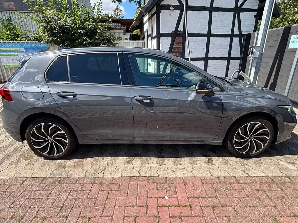 Gebraucht VW Golf VIII Move 150 PS (110 kW) 2023 Grau Limousine