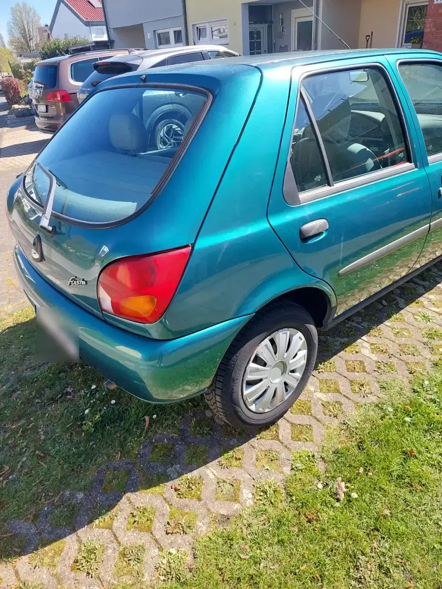 Gebraucht Ford Fiesta Style 60 PS (44 kW) 1999 Grün Kleinwagen