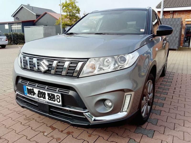 Grau Gebraucht 2019 Suzuki Vitara Comfort SUV | 12.350 € (Guter Preis) - Bild 1/4