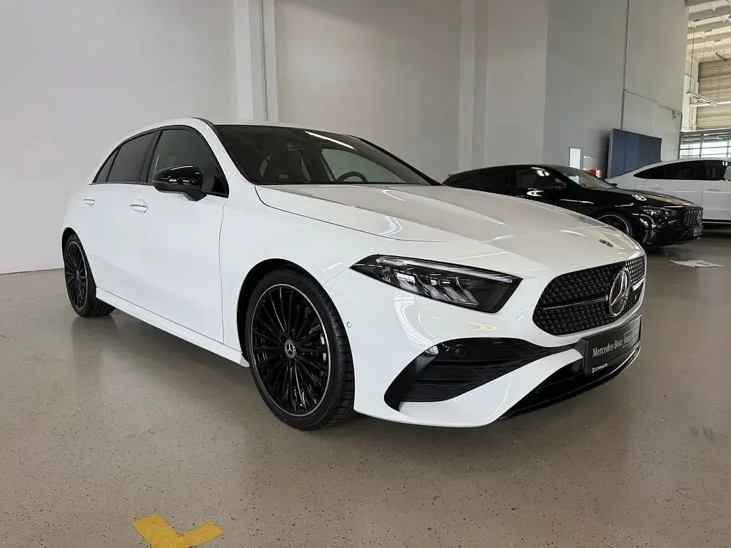 Gebraucht Mercedes A220 AMG line 190 PS (139 kW) 2025 Polarweiß uni Limousine