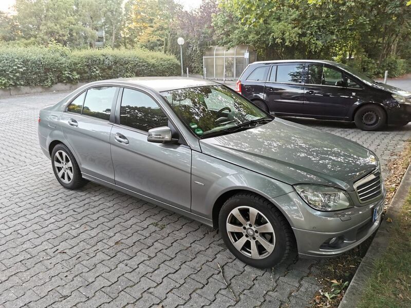 Grau Gebraucht 2009 Mercedes C180 Limousine | 7.300 € (Superpreis) - Bild 1/2