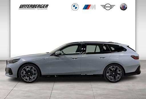 Gebraucht BMW 540 Comfort Edition 303 PS (222 kW) 2025 Grau Kombi