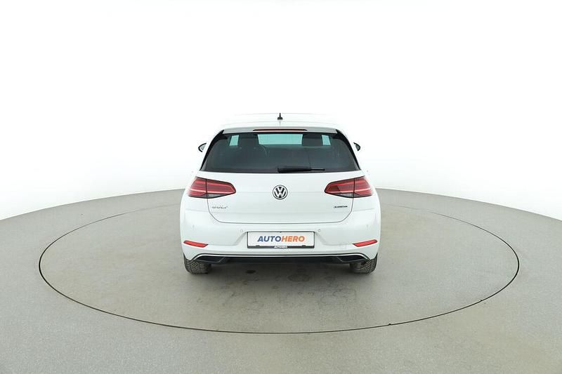 Gebraucht VW Golf VII Join 131 PS (96 kW) 2019 Weiß Limousine