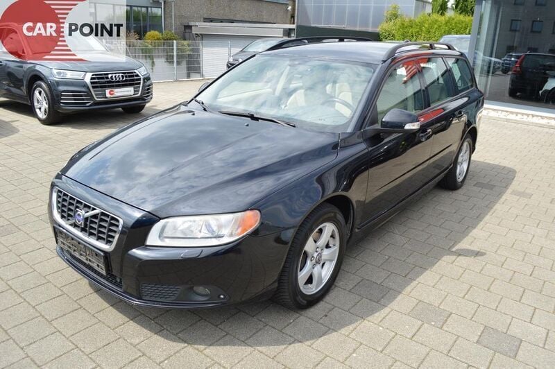 Gebraucht Volvo V70 Momentum 185 PS (136 kW) 2008 Black sapphire metallic / metallic Kombi