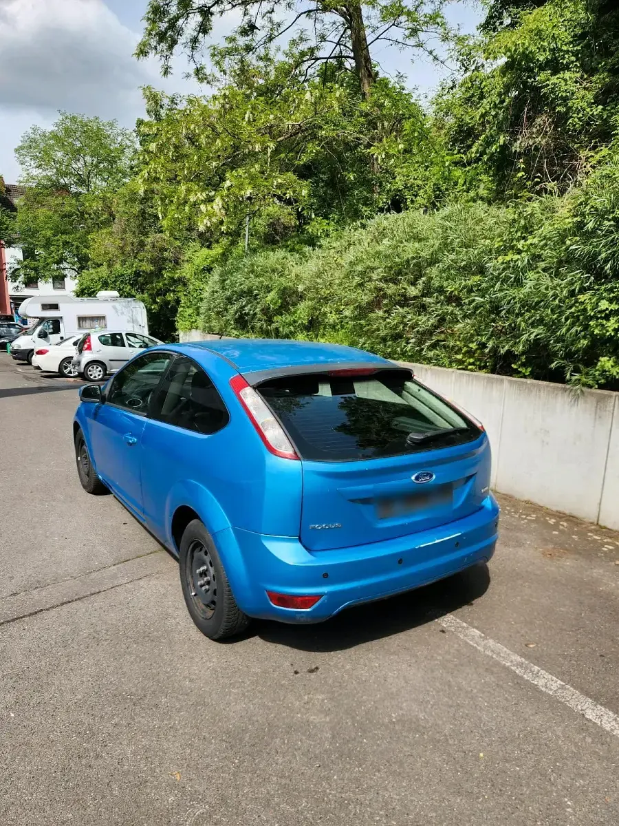 Usado Ford Focus 90 CV (66 kW) 2009 Azul Berlina