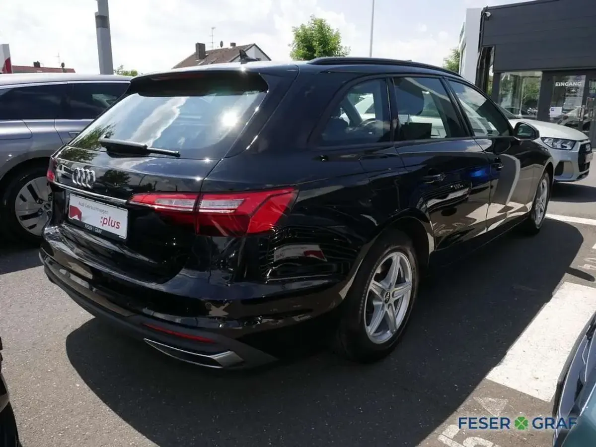 Gebraucht Audi A4 Business 163 PS (119 kW) 2023 Brillantschwarz Kombi