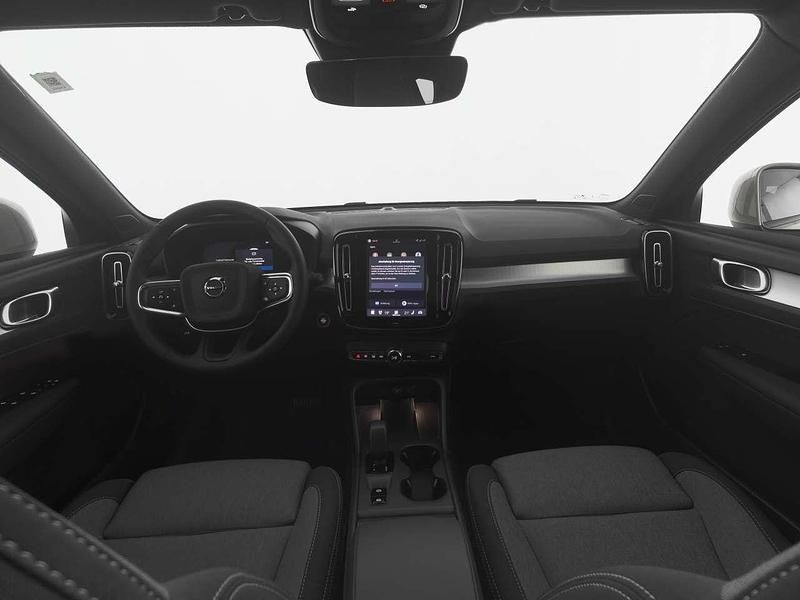 Gebraucht Volvo XC40 Core 163 PS (119 kW) 2025 Sand dune / metallic SUV