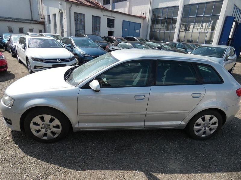 Używany Audi A3 Attraction 125 KM (91 kW) 2011 Srebrny Hatchback
