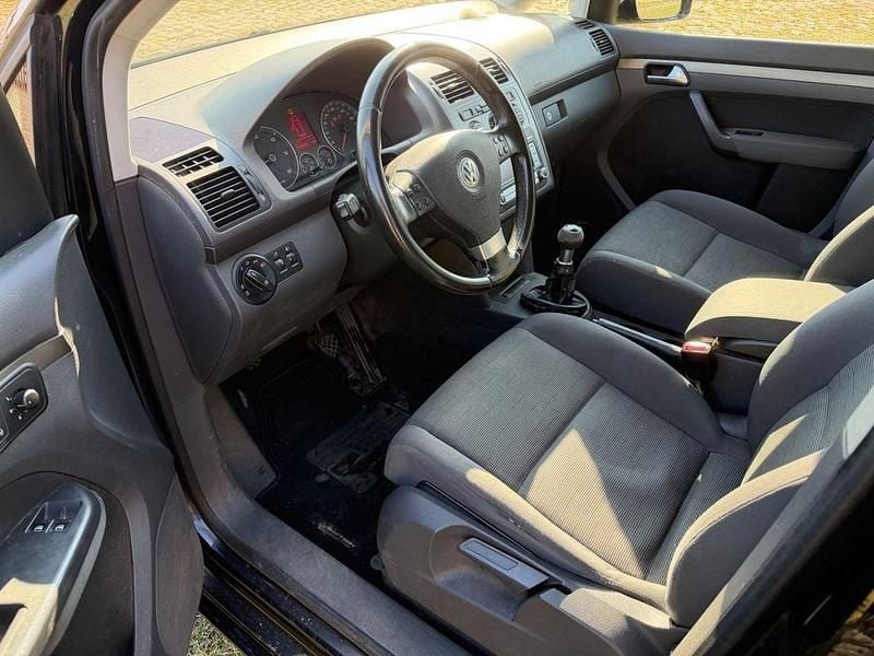 Gebraucht VW Touran 105 PS (77 kW) 2007 Schwarz Van / Kleinbus