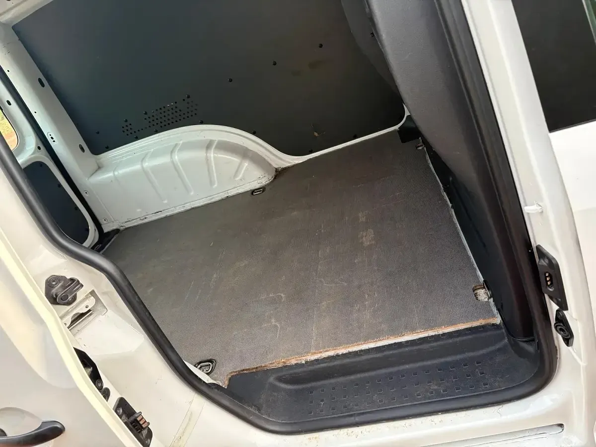 Gebraucht VW Caddy 75 PS (55 kW) 2020 Weiß Van / Kleinbus