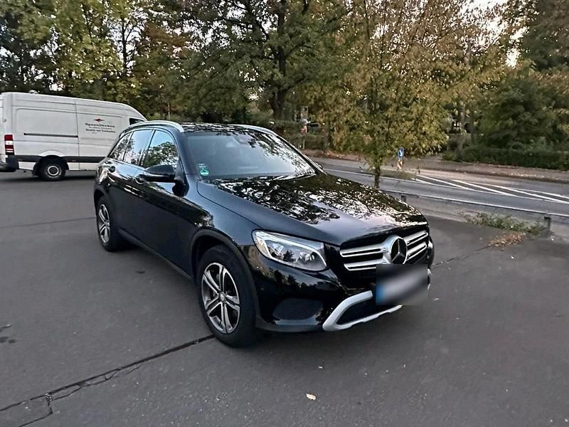 Schwarz Gebraucht 2016 Mercedes GLC220 SUV | 19.000 € (Fairer Preis) - Bild 1/4