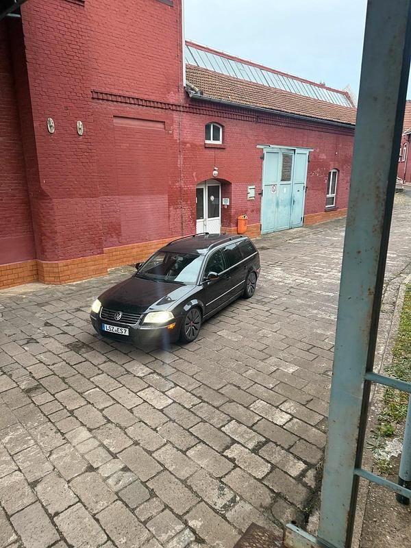 Schwarz Gebraucht 2002 VW Passat Kombi | 6.000 € - Bild 1/4