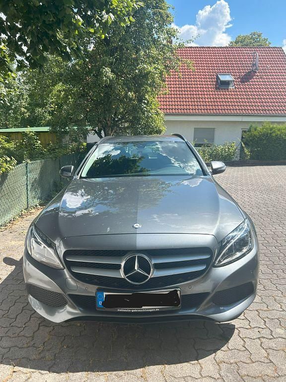 Grau Gebraucht 2017 Mercedes C220 Limousine | 15.500 € (Superpreis) - Bild 1/4