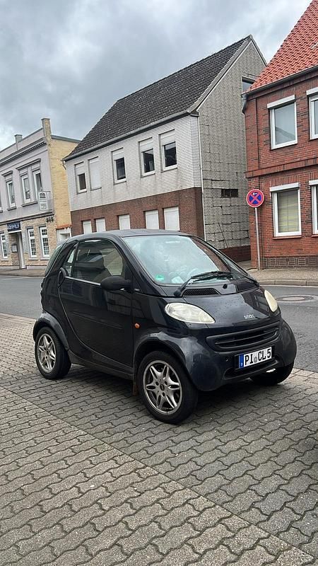 Schwarz Gebraucht 2002 Smart ForTwo Coupé Kleinwagen | 600 € (Superpreis) - Bild 1/1