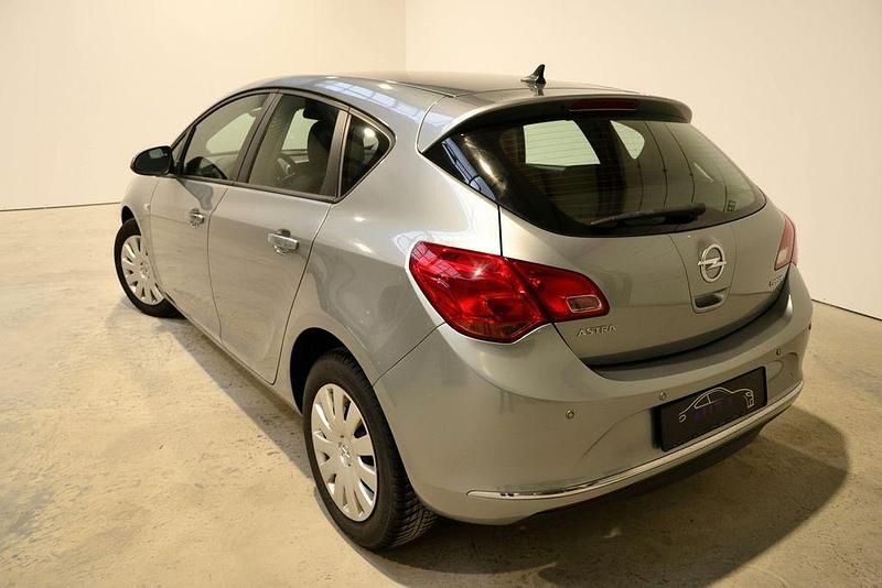 Gebraucht Opel Astra Selection 140 PS (102 kW) 2013 Grau Limousine