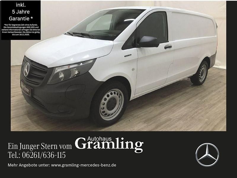 Weiß Gebraucht 2023 Mercedes e-Vito Van / Kleinbus | 27.726 € (Fairer Preis) - Bild 1/4