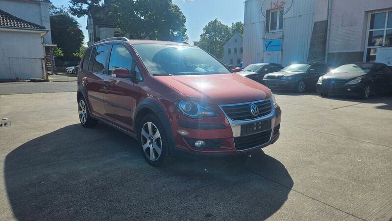 Rot Gebraucht 2008 VW Touran Cross Van / Kleinbus | 2.900 € (Superpreis) - Bild 1/4