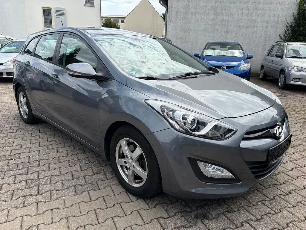 Gebraucht Hyundai i30 99 PS (72 kW) 2013 Grau Kombi