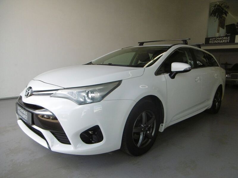 Super white Gebraucht 2017 Toyota Avensis Kombi | 11.955 € (Fairer Preis) - Bild 1/4