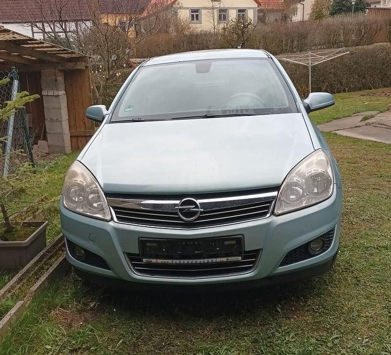 Second-hand Opel Astra 116 CP (85 kW) 2009 Albastru Berlinǎ