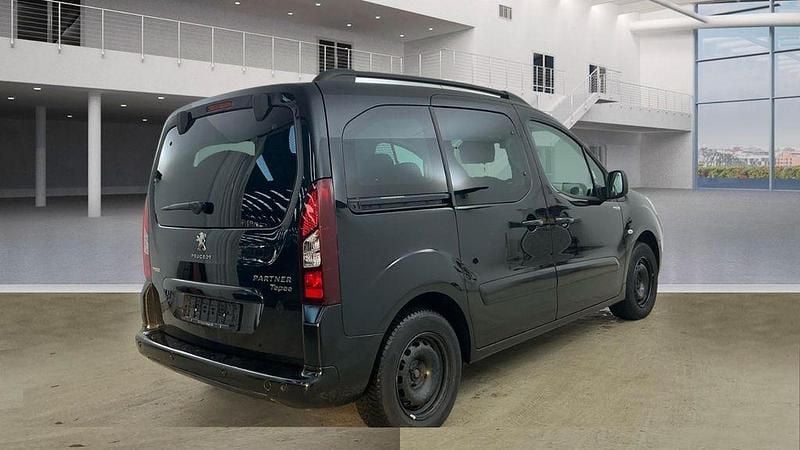 Gebraucht Peugeot Partner Tepee Allure 120 PS (88 kW) 2015 Schwarz Van / Kleinbus