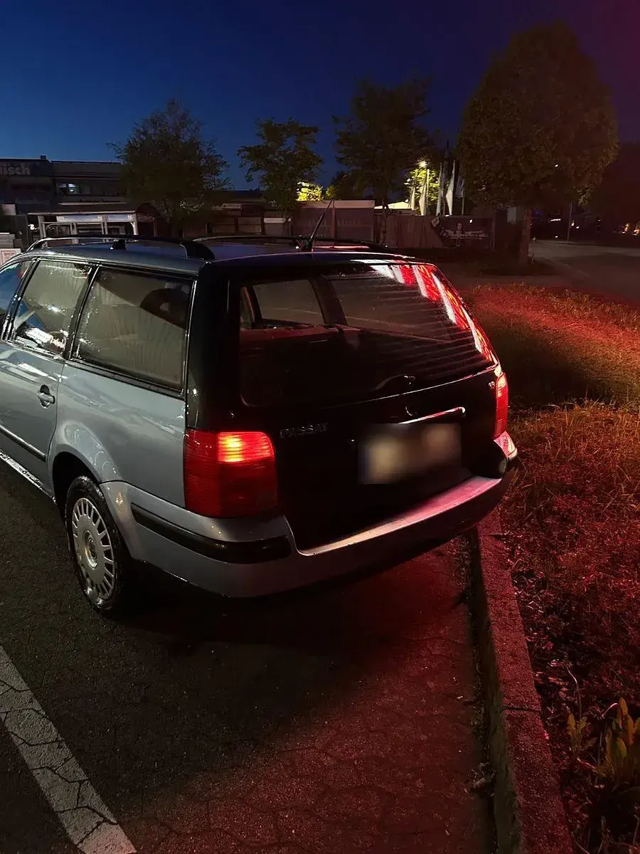 Gebraucht VW Passat Basis 101 PS (74 kW) 1999 Blau Kleinwagen
