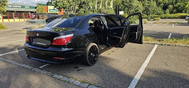 Schwarz Gebraucht 2007 BMW 523 Kombi | 4.590 € - Bild 1/4